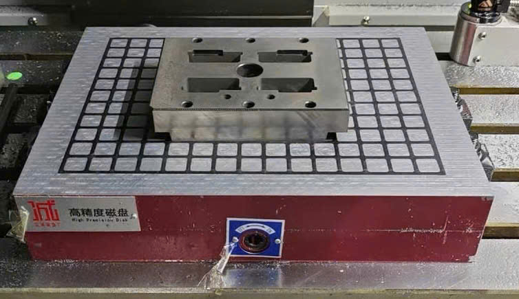 Bàn hút phôi 640 bằng thép hợp kim hãng Zhongcheng